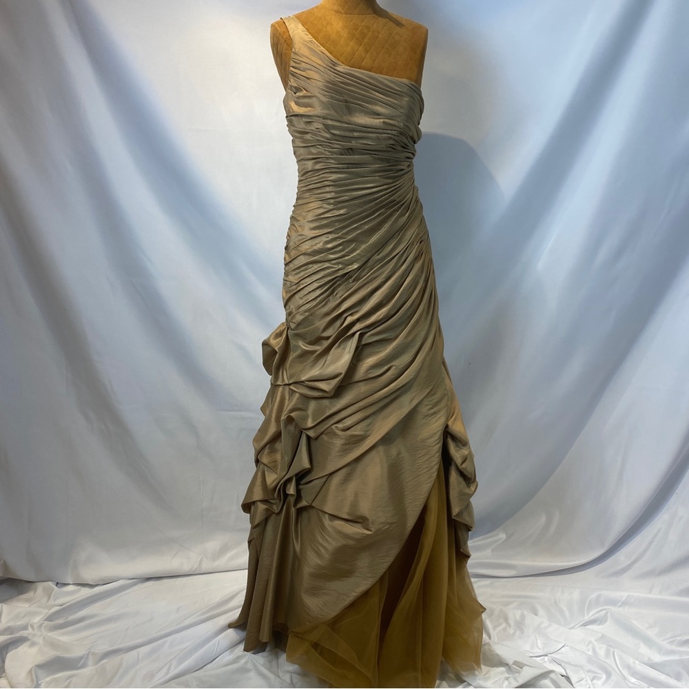 CLASSIC EVENING GOWN , PROM , MOB